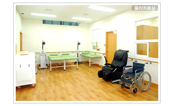 ���κ����